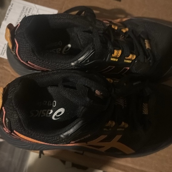 ASICS - Picture 2 of 5